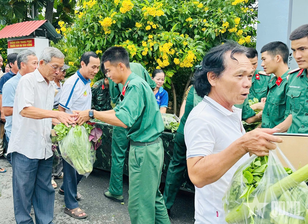 Tăng gia tự chủ và "vườn rau tri ân"
